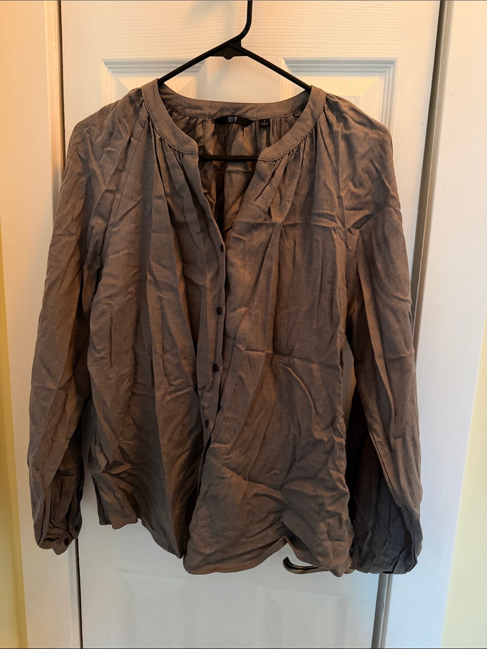 Uniqlo Taupe/Gray Long-Sleeve Button-Front Casual Shirt